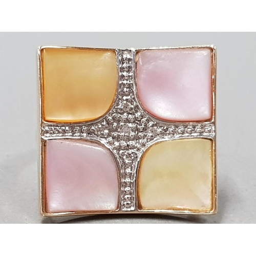 62 - 14CT YELLOW GOLD DIAMOND AND MOTHER OF PEARL SQUARE SHAPED RING 3.4G SIZE N1/2