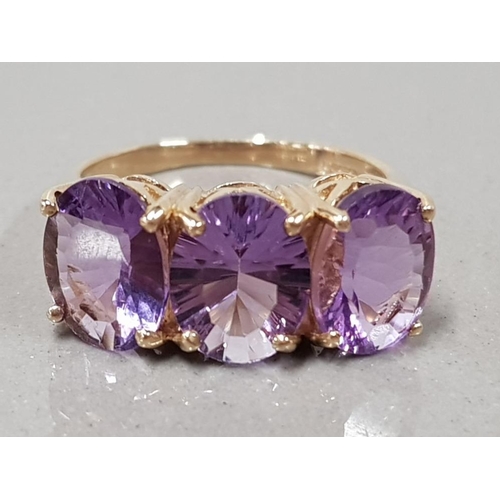 123 - 9CT YELLOW GOLD AMETHYST THREE STONE RING 4.1G SIZE N1/2