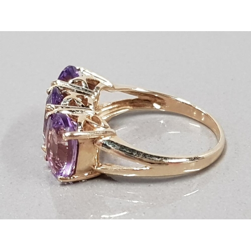 123 - 9CT YELLOW GOLD AMETHYST THREE STONE RING 4.1G SIZE N1/2