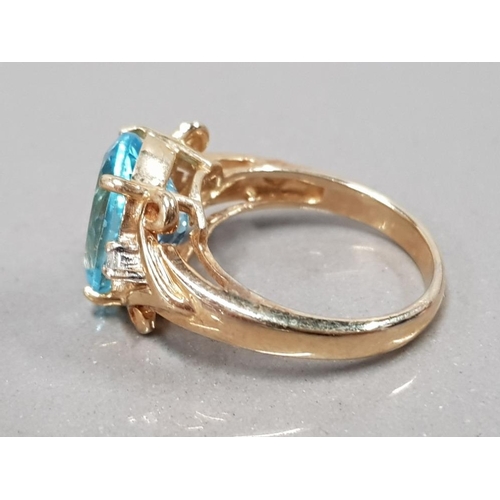 127 - 9CT YELLOW GOLD BLUE TOPAZ RING 5.4G SIZE N