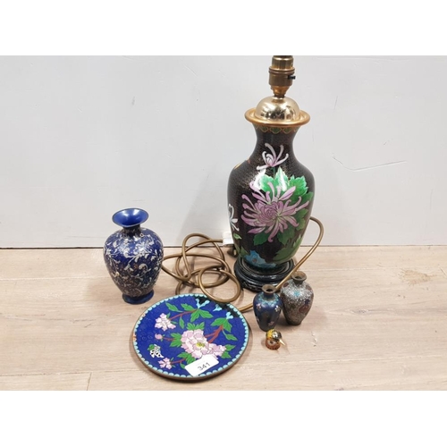 341 - 6 JAPANESE CLOISONNE ITEMS INCLUDES 3 VASES, DECORATIVE PLATE, THIMBLE AND A FANTASTIC TABLE LAMP