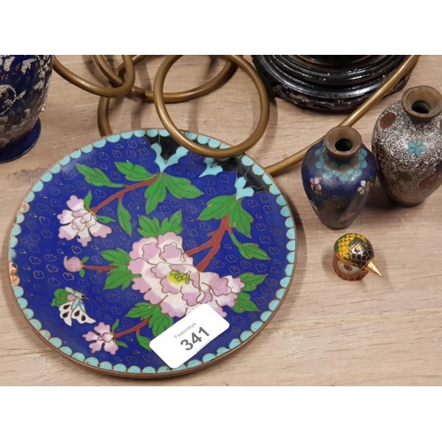 341 - 6 JAPANESE CLOISONNE ITEMS INCLUDES 3 VASES, DECORATIVE PLATE, THIMBLE AND A FANTASTIC TABLE LAMP