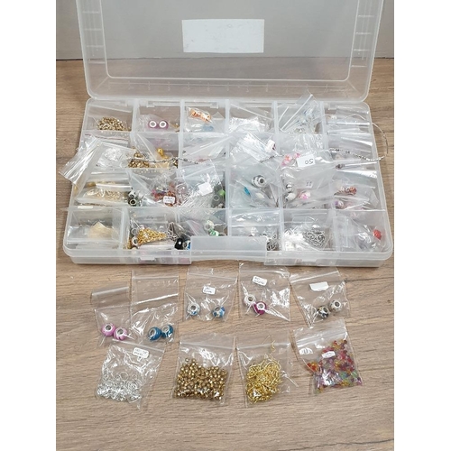 371 - A TRAY OF MISCELLANEOUS COSTUME JEWELLERY INC 925 SILVER RIMMED BEADS ETC