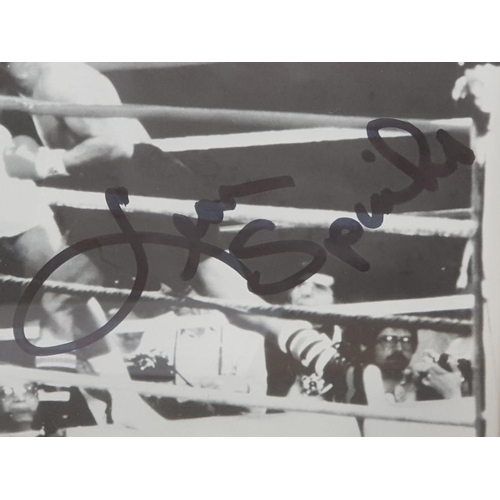 17 - BOXING LEON SPINKS SIGNED AUTOGRAPH BLACK AND WHITE ACTION SHOT OF HIM THROWING A PUNCH AT MUHAMMAD ... 