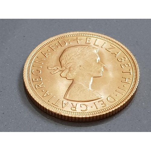 70 - 22CT GOLD 1967 FULL SOVEREIGN COIN