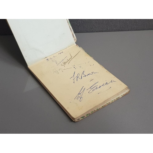 90 - AUTOGRAPHS CRICKET 1949-64 OLD AUTOGRAPH ALBUM INCLUDING GRAVENY, BOYCOTT, HUTTON, CLOSE AND COMMENT... 