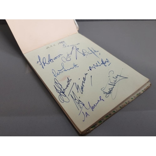 90 - AUTOGRAPHS CRICKET 1949-64 OLD AUTOGRAPH ALBUM INCLUDING GRAVENY, BOYCOTT, HUTTON, CLOSE AND COMMENT... 