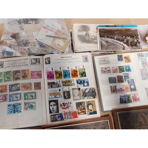 121 - MIXED LOT OF VINTAGE POSTCARDS, FRAMED AND LOOSE CIGARETTE CARDS PLUS 2 STAMP ALBUMS ETC