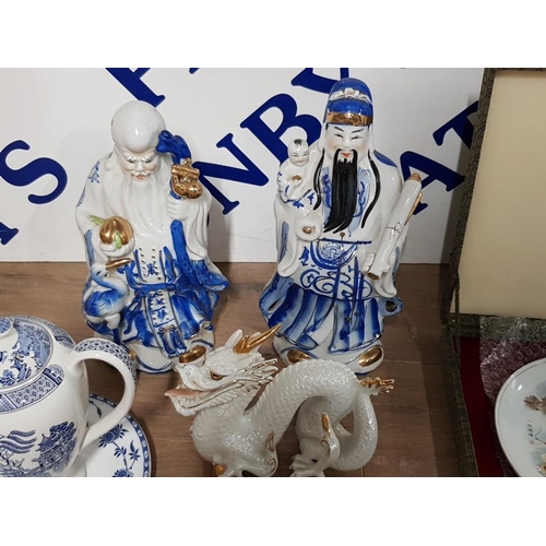 161 - 3 20TH CENTURY PORCELAIN FIGURES OF MANDARIN AND 2 CHINESE PLATES INC COLLECTORS PLATES