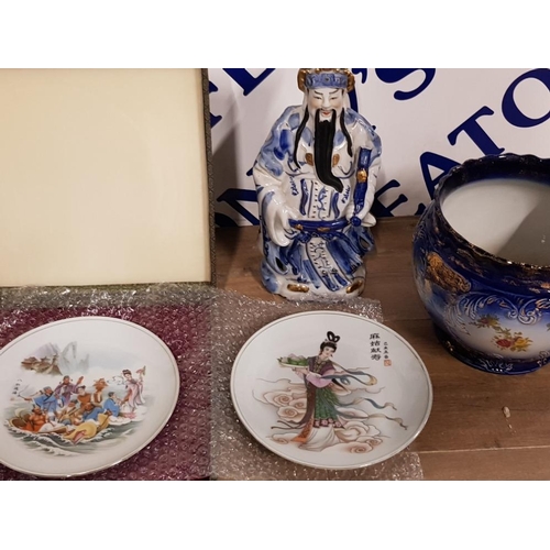 161 - 3 20TH CENTURY PORCELAIN FIGURES OF MANDARIN AND 2 CHINESE PLATES INC COLLECTORS PLATES