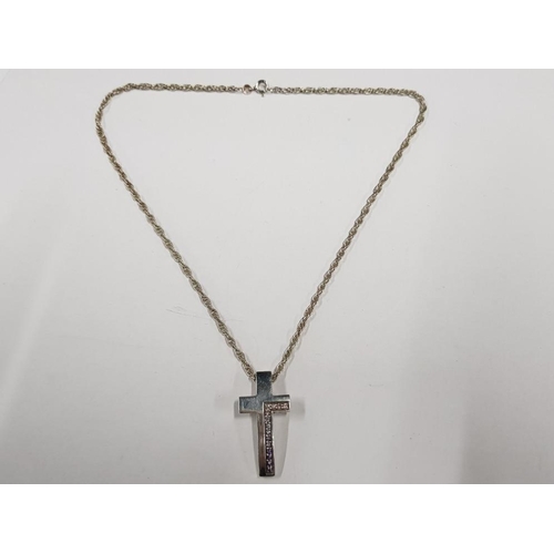 20 - BOXED SILVER AND STONE SET CROSS PENDANT AND CHAIN, 14G GROSS