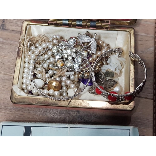 282 - VINTAGE CASE CONTAINING JEWELLERY BOX WITH NECKLACES AND BRACELETS, PIN BADGES AND SMALL KNIFE