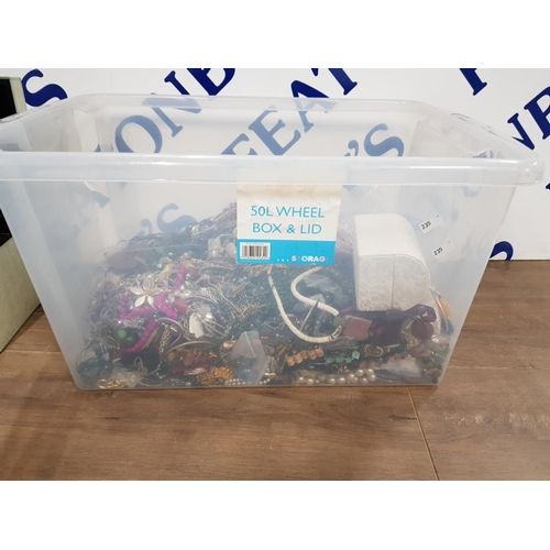 284 - LARGE BOX OF COSTUME JEWELLERY AND GLASS JEWELLERY BOX CONTAINING NECKLASES, RINGS ETC