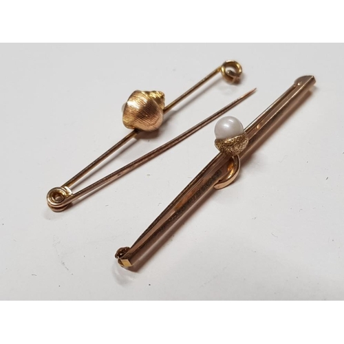 306 - 9CT GOLD SHELL AND PEARL BROOCH TOGETHER WITH 9CT GOLD ACORN BROOCH, 4.2G