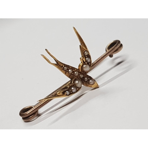 409 - 9CT YELLOW GOLD BIRD BROOCH SET WITH PEARLS, 2.6G GROSS