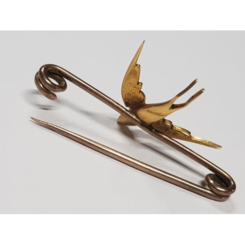 409 - 9CT YELLOW GOLD BIRD BROOCH SET WITH PEARLS, 2.6G GROSS