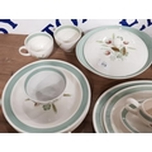 441 - 30 PIECES OF CLOVELLY WOODS DINNER SERVICE