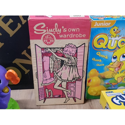 217 - BOXED GAMES QUACKERS, FUNNYFACE ETC AND BOXED VINTAGE SINDYS OWN WARDROBE ETC