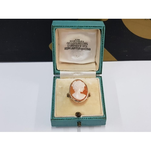 119 - A 9CT YELLOW GOLD CAMEO RING SIZE K 1/2 5.1G GROSS