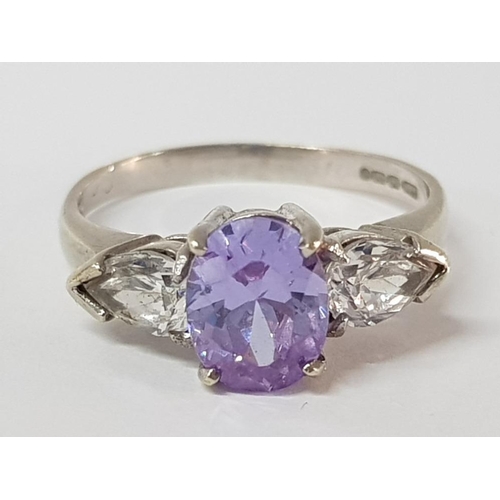 225 - 9CT YELLOW GOLD LIGHT PURPLE AND WHITE STONE RING, 3.3G SIZE M