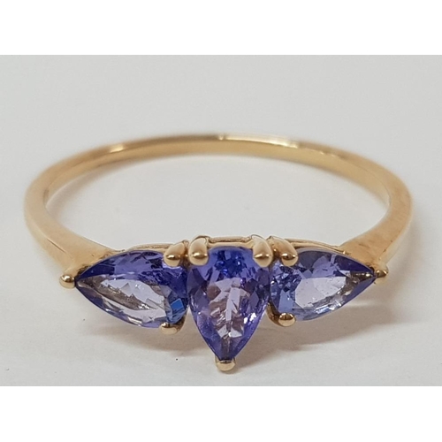 231 - A 9CT YELLOW GOLD AND BLUE STONE RING SIZE T 1/2 1.7G GROSS