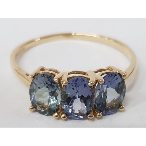 242 - A 9CT YELLOW GOLD AND BLUE STONE RING T 1/2 1.9G GROSS