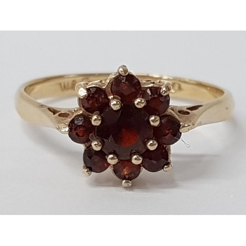 251 - 9CT YELLOW GOLD GARNET CLUSTER RING, 1.7G GROSS SIZE K1/2