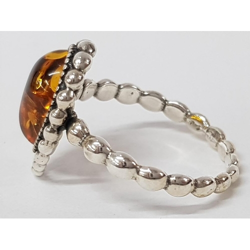 29 - A SILVER AND AMBER RING STAMPED T 1/2 3.9G GROSS