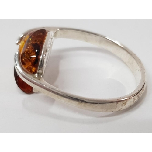 30 - A SILVER AND AMBER RING STAMPED SIZE P 3.2G GROSS