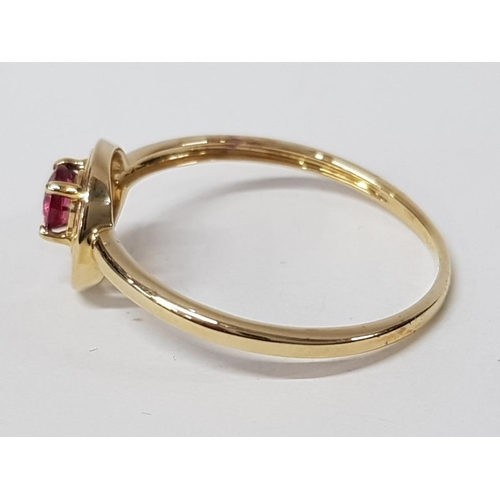 4 - A 9CT YELLOW GOLD AND PINK STONE RING SIZE S 1.4G GROSS