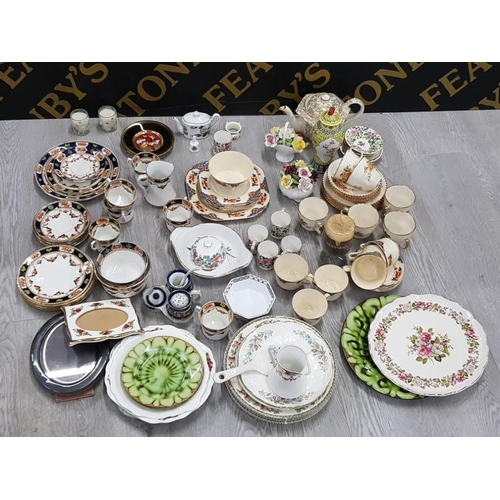 80 - PART DINNER AND TEA WARE TO INCLUDE CROWN STAFFORDSHIRE, ROYAL VALE CHINA AND DERBY WARE