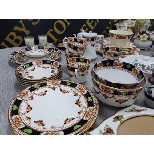 80 - PART DINNER AND TEA WARE TO INCLUDE CROWN STAFFORDSHIRE, ROYAL VALE CHINA AND DERBY WARE