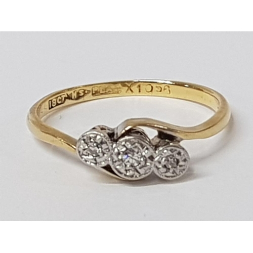 285 - 18CT GOLD AND PLATINUM 3 STONE DIAMOND RING, 2G SIZE M1/2