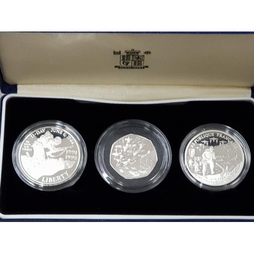 133 - ROYAL MINT 1994 3 COIN SILVER PROOF COLLECTION COMMEMORATING THE 50TH ANNIVERSARY OF THE ALLIED INVA... 