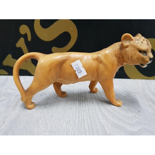 109 - 2 BESWICK ANIMAL FIGURES INCLUDING LARGE LEOPARD FIGURE BY ARTHUR GREDINGTON AND A SMALL LION CUB WI... 