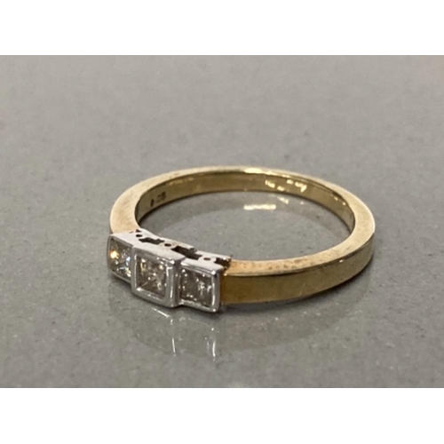 18 - 9CT YELLOW GOLD 3 STONE DIAMOND RING 0.25CT SIZE K GROSS 2G