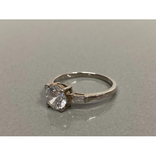 71 - SILVER AND CZ 3 STONE RING SIZE P 2.4G GROSS