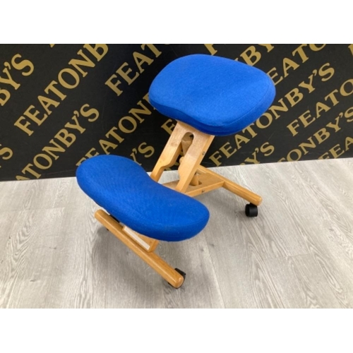 88 - WOOD FRAMED KNEELING CHAIR IN BLUE