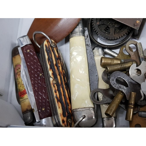 39 - 5 VINTAGE POCKET KNIVES AND SHARPENING STONE TOGETHER WITH A BUNCH OF CLOCK KEYS AND A TIN OF WATCH ... 