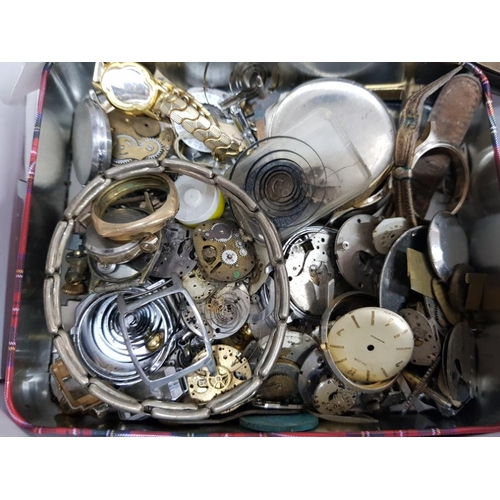 39 - 5 VINTAGE POCKET KNIVES AND SHARPENING STONE TOGETHER WITH A BUNCH OF CLOCK KEYS AND A TIN OF WATCH ... 