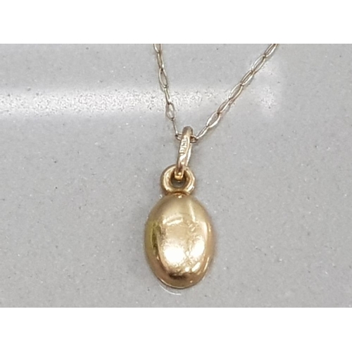 42 - 9CT GOLD COFFEE BEAN PENDANT ON A FINE CHAIN LINK 18 INCH CHAIN 1.2 GRAMS