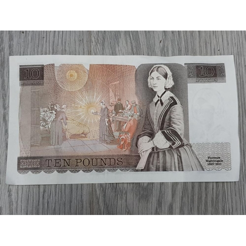 102 - COLLECTORS VINTAGE BANK OF ENGLAND 10 POUND AND 5 POUND NOTES FEATURES FLORENCE NIGHTINGALE AND THE ... 