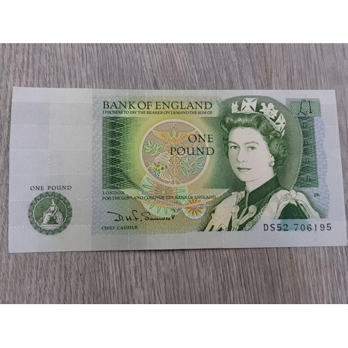 105 - COLLECTORS BANK OF ENGLAND ONE POUND NOTES SIR ISAAC NEWTON, SOME CONSECUTIVE NEAR MINT CONDITION