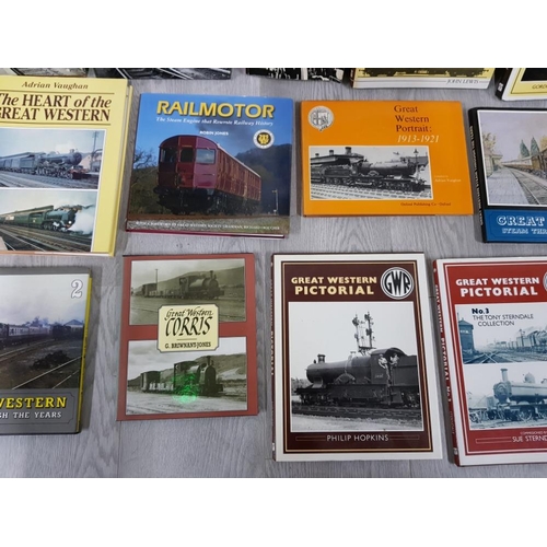 114 - COLLECTION OF VINTAGE RAILWAY BOOKS INCLUDING SWINDON ENGINEMAN, GREAT WESTERN STEAM IN CORNWALL ETC