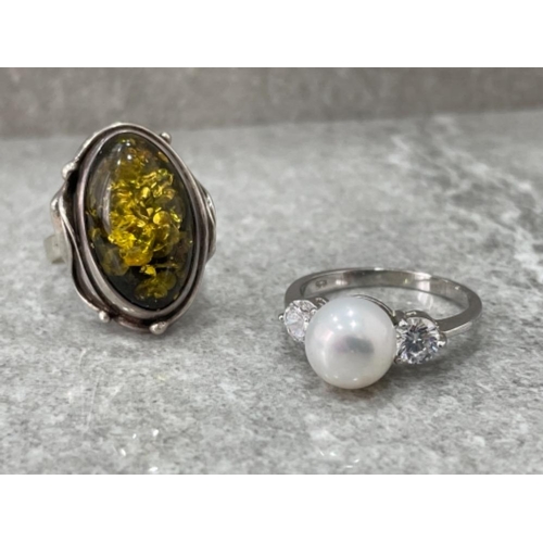 395 - 2 X SILVER RINGS PEARL AND CZ ALSO OVAL STONE 9.2G