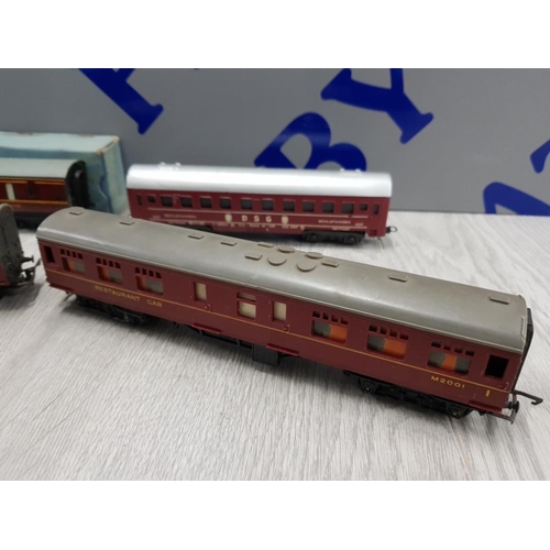 89 - 4 LOCOMOTIVE CARRIAGES INCLUDING HORNBY DUBLO LMS 26133 IN ORIGINAL BOX, LIMA ITALY SCHLAFWAGEN 2435... 