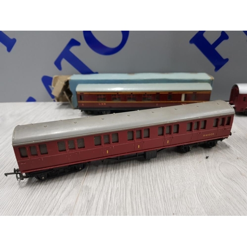 89 - 4 LOCOMOTIVE CARRIAGES INCLUDING HORNBY DUBLO LMS 26133 IN ORIGINAL BOX, LIMA ITALY SCHLAFWAGEN 2435... 