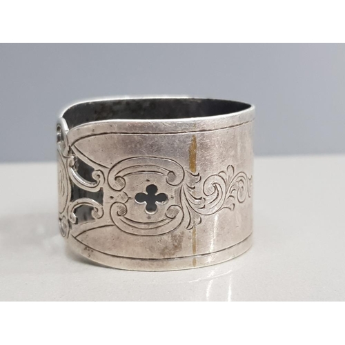 37 - A VERY HEAVY WALKER AND HALL NAPKIN RING SHEFFIELD HALLMARKED 1918 DECORATION DEDICATED 28G