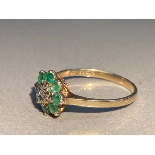 197 - 9CT YELLOW GOLD GREEN EMERALD AND DIAMOND RING COMPRISING OF 8 GREEN EMERALDS AND 1 DIAMOND SIZE N 1... 