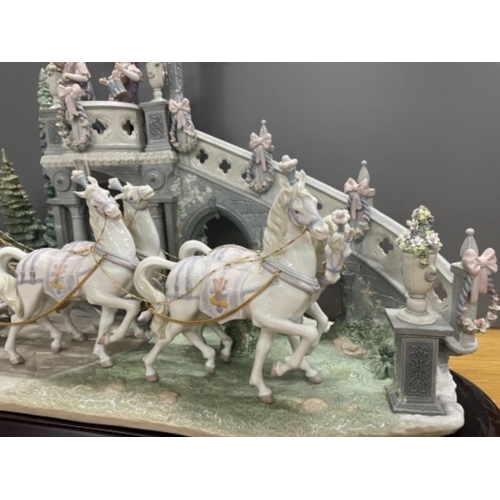 100 - LLADRO 1785 CINDERELLAS ARRIVAL